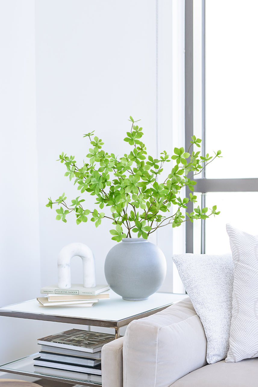Artificial green enkianthus perulatus gives a fresh and natural feeling, it will bring life to your home and is suitable for any comfortable scene.