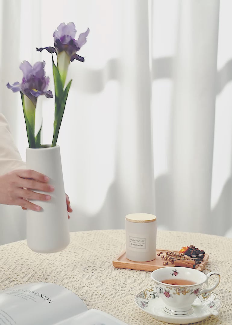 Artificial purple Iris in different scenes of dynamic performance, you can match the white warm and the retro scene.