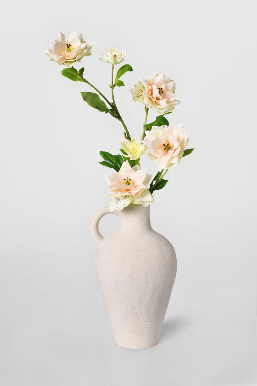 Artificial blush peach clematis flowers simulate the natural growth of the state, with the beige vase is a more harmonious overall look.
