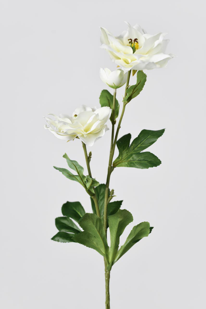 The foliage of artificial clematis has the texture details of real flowers, and the full green color makes the faux flowers look more natural.