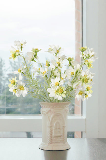 Indulge in the joy of eternal blooms with our cream-white artificial cosmos flowers. Let their delicate allure and serene hues create a calming and inviting atmosphere in your kitchen.