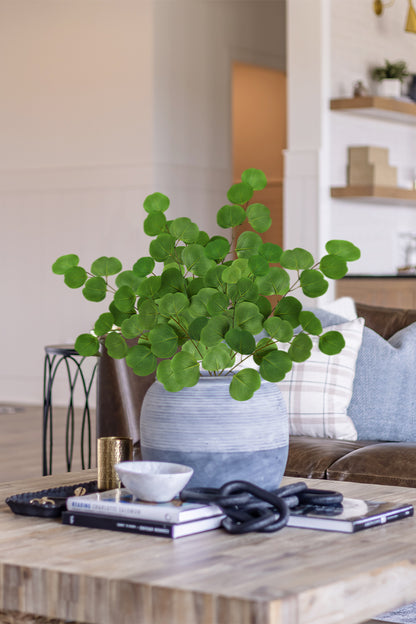 The realistic texture and color of the foliage make this faux Silver Dollar Eucalyptus truly remarkable. The soft, silvery hue of the leaves creates a gentle shimmer.