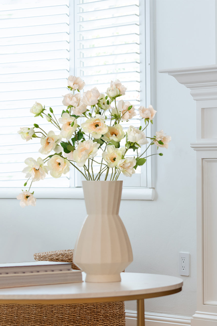 The faux anemone in yellow peach suits many scenes of home style, and you can place it on the dining table as a floral centerpiece.