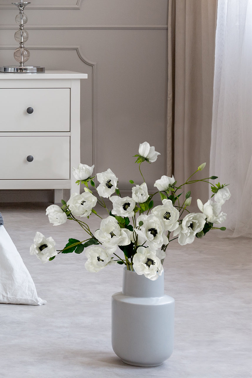 Artificial cream white anemone gives a comfortable feeling, try placing it in the corner of your bedroom.